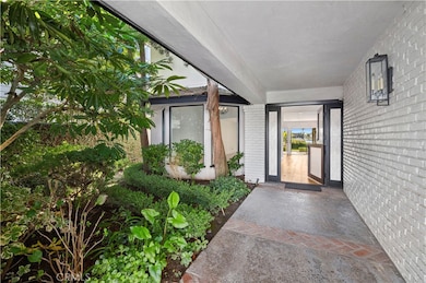 2572 Bayshore Dr, Newport Beach, CA 92663 - photo 3