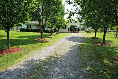 house sits well off road