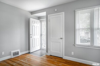 2511 N Myrtle St, Davenport, IA 52804 - photo 7