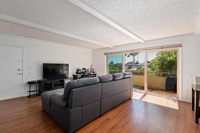 04 - Living Area