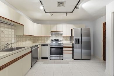 9 Thomas St unit 11, Saugus, MA 01906 - photo 7