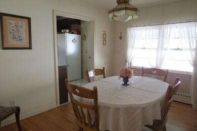 Dining room into kitchen