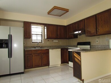 Eat-in Kitchen - 2.