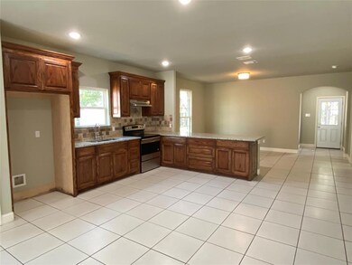 720 N Border St, Cleburne, TX 76031 - photo 5