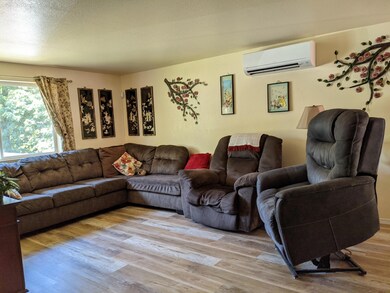 254 5th Ave, Gold Hill, OR 97525 - photo 4