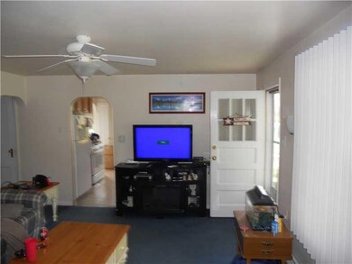 Living Room. Spacious bright living room with acce