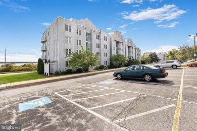 5213 Le Parc Dr unit 4, Wilmington, DE 19809 - photo 2