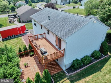 310 Abbey Dr, Mount Wolf, PA 17347 - photo 4