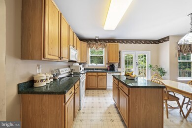 3335 Prince Edward Dr, White Plains, MD 20695 - photo 7