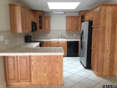 2106 2106 Belmont Dr, Tyler, TX 75701 - photo 2