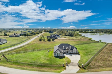 22010 Chenango Lake Dr, Angleton, TX 77515 - photo 2