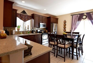 (7) Kitchen