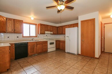 17123 W Emery Rd, Evansville, WI 53536 - photo 4