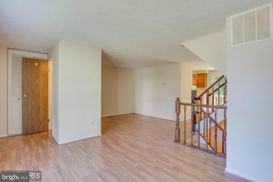 7482 Wounded Knee Rd, Lorton, VA 22079 - photo 3