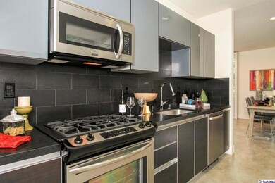 133 S Los Robles Ave unit 202, Pasadena, CA 91101 - photo 5