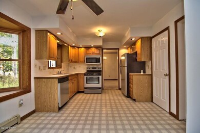 368 Renwood Ct, Hamlin, PA 18427 - photo 6