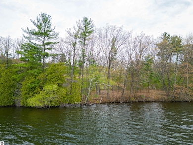 1637 Edgewater Ridge unit 13, Traverse City, MI 49684 - photo 2