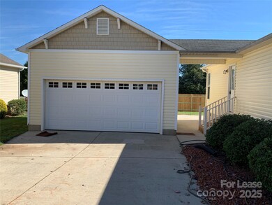 111 Kingsgate Ct, Statesville, NC 28625 - photo 3