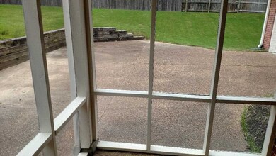 Screened in porch w/ ceiling fan perfect setting f