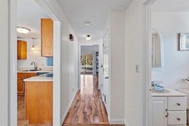 165 Bunker Hill Ave unit 2, Stratham, NH 03885 - photo 4