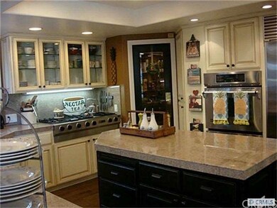 KITCHEN ISLAND