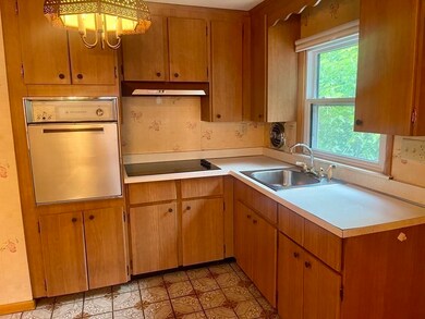 2 Blueview Rd, West Roxbury, MA 02132 - photo 7