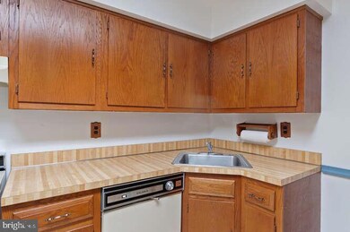 814 Silver Ct, Hamilton Square, NJ 08690 - photo 7