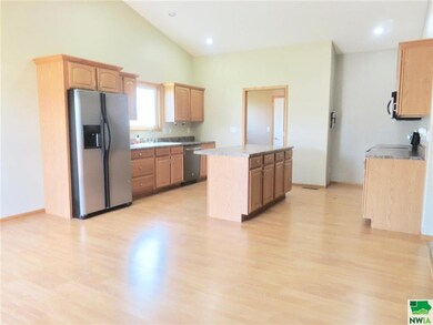 410 Coniston Cir, Sergeant Bluff, IA 51054 - photo 4