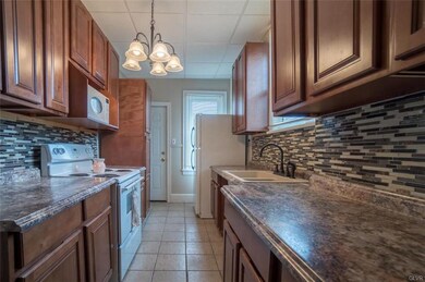 319 E Washington St, Slatington, PA 18080 - photo 4