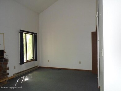 129 Meadow View Ct, Bushkill, PA 18324 - photo 4