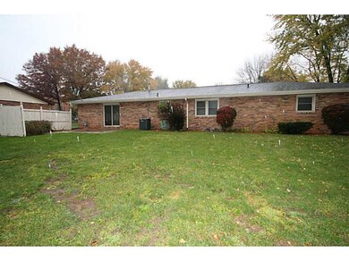 4525 Chapel Dr, Columbus, IN 47203 - photo 7