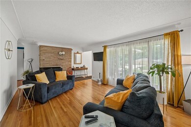 4202 30th St, Des Moines, IA 50310 - photo 5