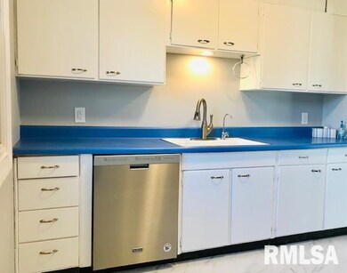 1131 Meadow Lane Dr, Bettendorf, IA 52722 - photo 4