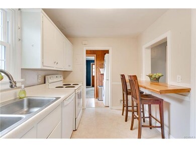 Kitchen with Breakfast Bar