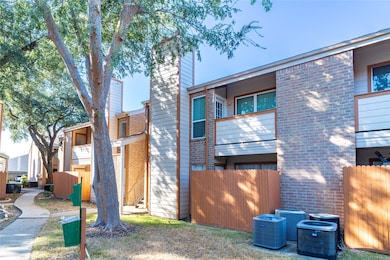 10202 Forum Park Dr unit 211, Houston, TX 77036 - photo 2