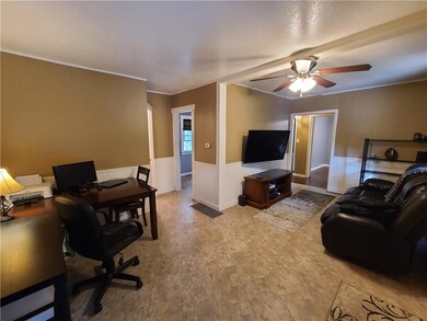 214 S 11th Ave W, Newton, IA 50208 - photo 6