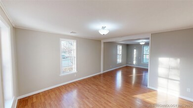 203 E 7th St, Claremore, OK 74017 - photo 4