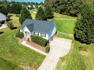 1165 Sterling Pointe Dr, King, NC 27021 - photo 2