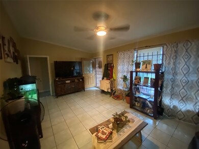 4702 Marable Dr, Houston, TX 77022 - photo 4