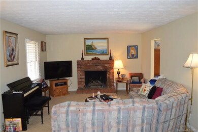 5 Holly Hill Ct, Asheville, NC 28806 - photo 2