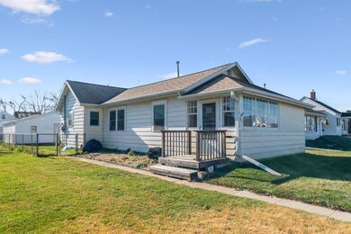 651 21st Ave SW, Cedar Rapids, IA 52404 - photo 2