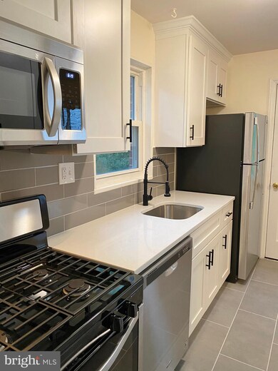 2261 Sweetbriar Dr, Alexandria, VA 22307 - photo 4