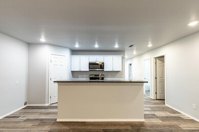 1104 N Englewood Ave unit B, Lubbock, TX 79416 - photo 4