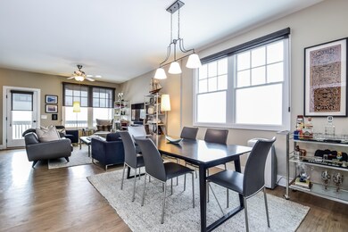 006-photo-dining-room-6721757