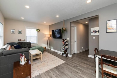 5913 Clark St, Des Moines, IA 50311 - photo 6