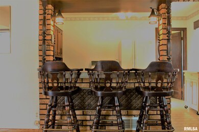 1422 W 36th St, Davenport, IA 52806 - photo 5