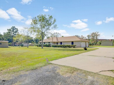 4010 N Morning Glory Dr, Santa Fe, TX 77517 - photo 2