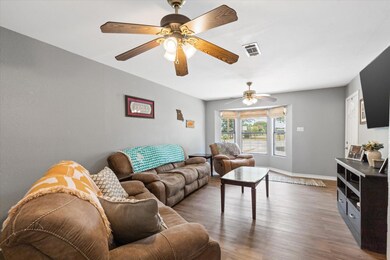 1153 Kerry Ln, Azle, TX 76020 - photo 7