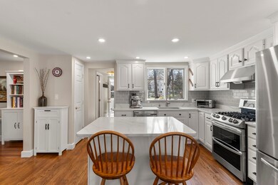 22 Robert St, Wakefield, MA 01880 - photo 2