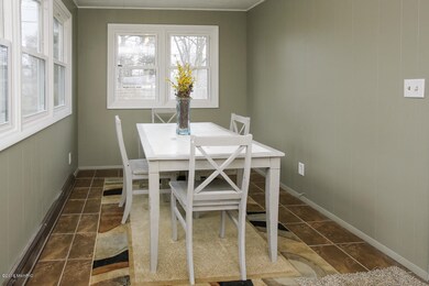 811 S Hooker Ave, Three Rivers, MI 49093 - photo 5